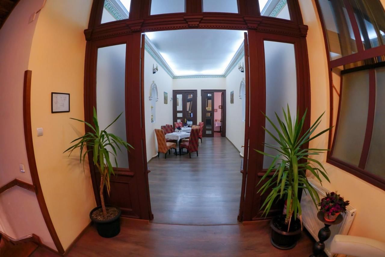 Отель Bucharest Downtown Inn Бухарест-10