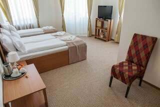 Отель Bucharest Downtown Inn Бухарест Трехместный номер-2