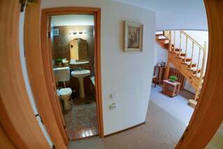 Отель Bucharest Downtown Inn Бухарест Двухместный номер с 1 кроватью или 2 отдельными кроватями-2