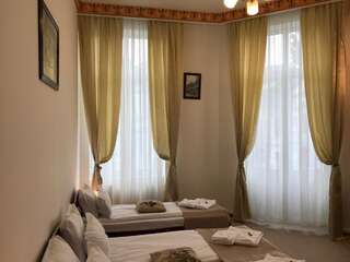 Отель Bucharest Downtown Inn Бухарест Трехместный номер-5