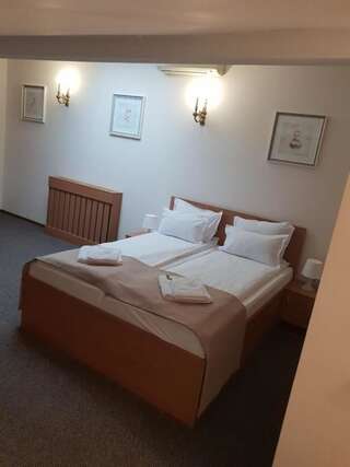 Отель Bucharest Downtown Inn Бухарест Семейный люкс-5
